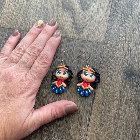The wonder women earrings handmade super hero porcelain dangle hypoallergenic - Picture 2 of 5